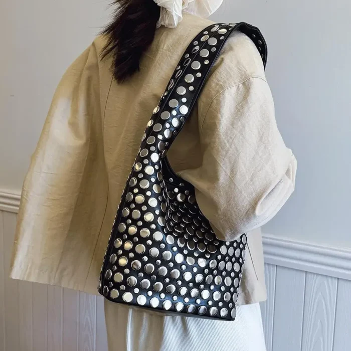 H13d995f8d25c424f9dfb426f53d6d21eu